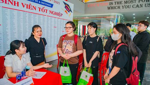 Nhiều bệnh viện “đặt chỗ” tuyển dụng sinh viên ngành Y trước khi tốt nghiệp