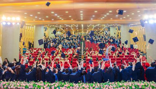 Hãy sống tử tế, sống hết mình vì không ai trẻ mãi
