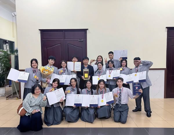 CHÚC MỪNG ĐỘI HÙNG BIỆN HIU XUẤT SẮC GIÀNH GIẢI THƯỞNG CAO NHẤT TẠI CUỘC THI HÙNG BIỆN TIẾNG HÀN THẾ GIỚI LẦN THỨ 29