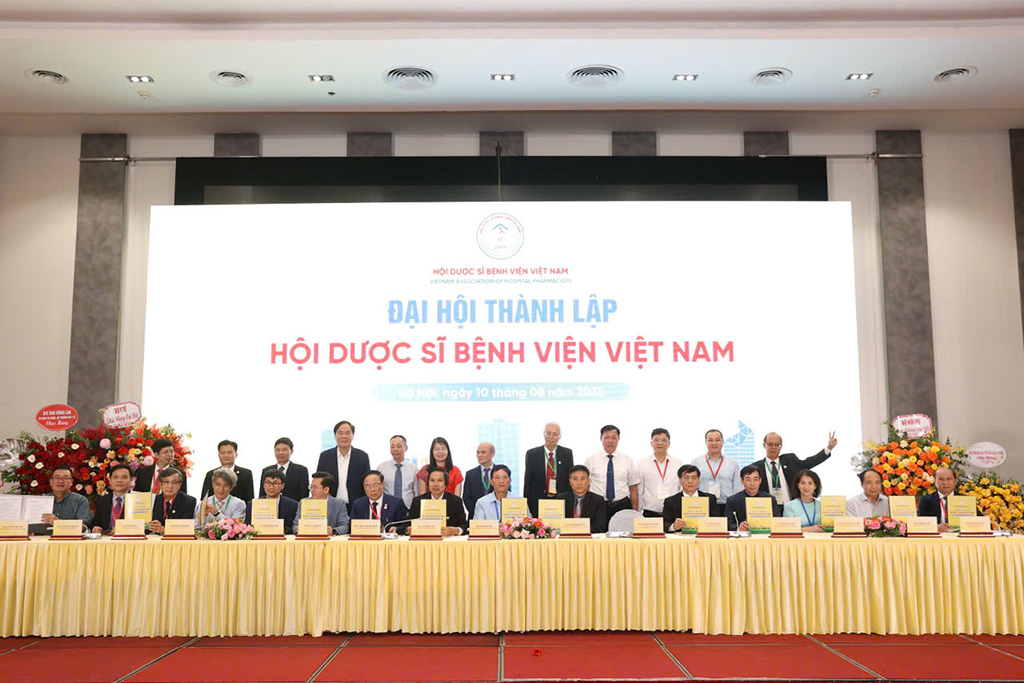 HIU ký kết hợp tác với Hội Dược sĩ Bệnh viện Việt Nam