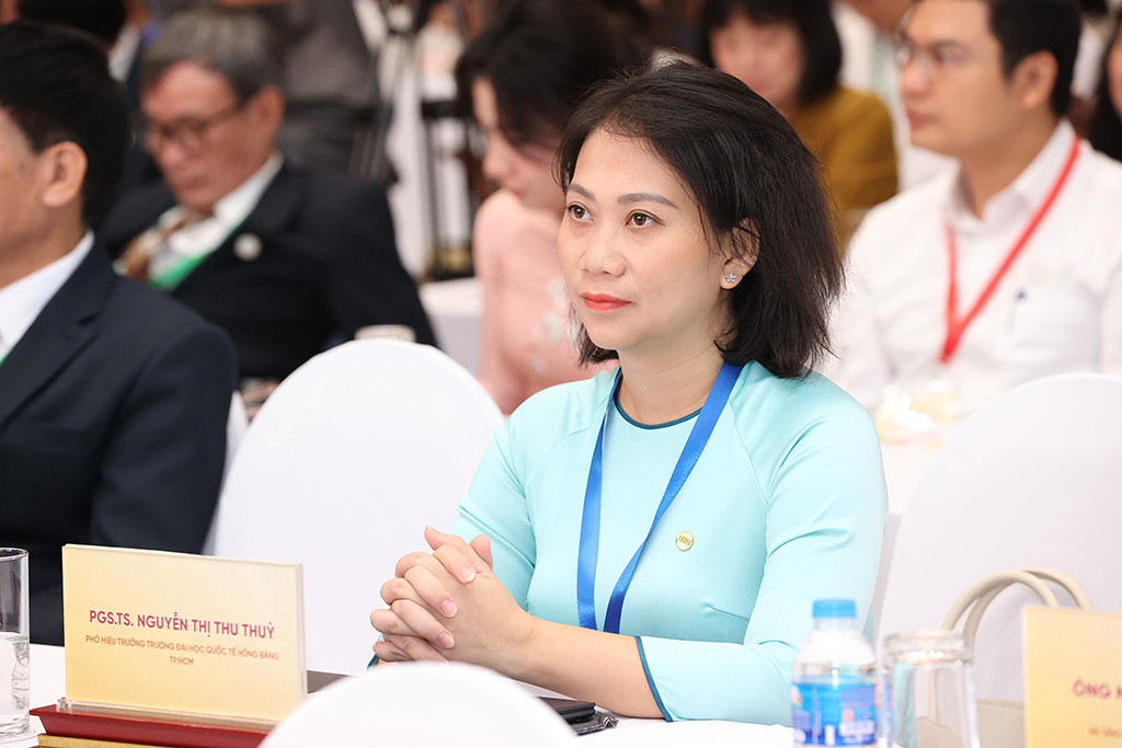 PGS.TS.DS Nguyễn Thị Thu Thủy – Phó Hiệu trưởng Trường Đại học Quốc tế Hồng Bàng tham dự Đại hội thành lập Hội Dược sĩ Bệnh viện Việt Nam