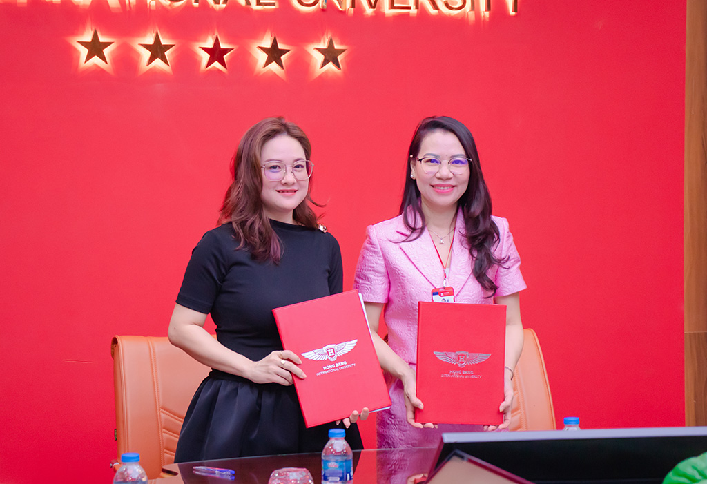 ThS.NCS. Trần Thúy Trâm Quyên - Phó Hiệu trưởng Nhà trường (phải) và Bà Phạm Thị Ngọc Ánh – Giám đốc Vận hành khu vực miền Nam, IMAP Việt Nam (trái)