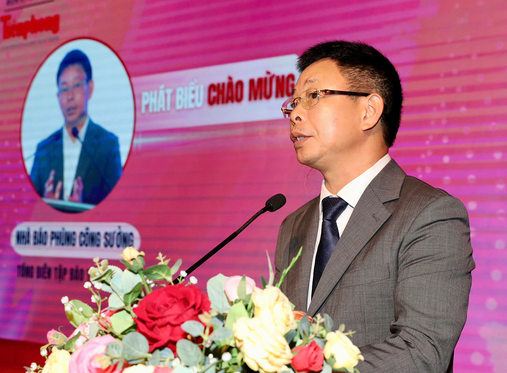 Tổng Biên tập Báo Tiền Phong - ông Phùng Công Sưởng phát biểu khai mạc Hội thảo