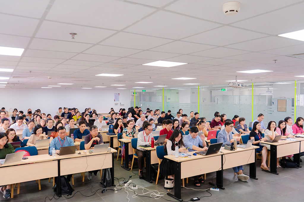Sự kiện thu hút hơn 300 cán bộ, giảng viên HIU tham gia, mở ra không gian học tập sôi nổi và đầy năng lượng