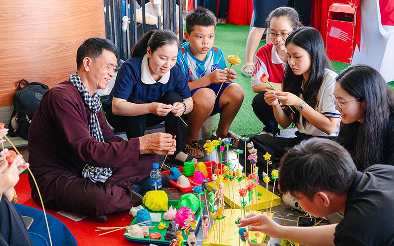 Sôi động Ngày hội “The Culture Hub 2025 – Điểm hẹn Văn hóa” tại HIU