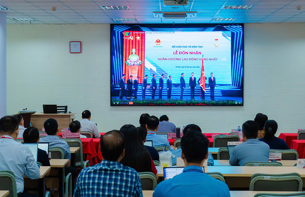 Tổng Bí thư Tô Lâm trao Huân chương Lao động hạng Nhất tặng Bộ Giáo dục và Đào tạo