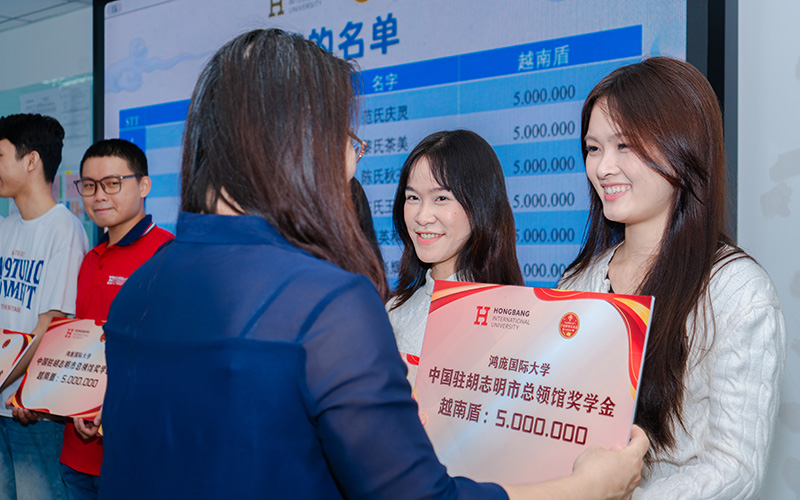 Sinh viên HIU vinh dự nhận học bổng từ Tổng Lãnh sự quán Trung Quốc