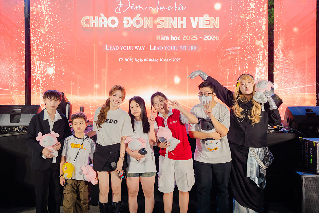 Diễn viên Ninh Dương Lan Ngọc duyên dáng giao lưu, mang đến tiếng cười và năng lượng tích cực cho sinh viên HIU