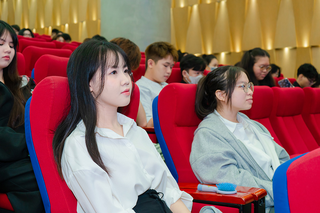 Sự kiện thu hút đông đảo giảng viên, cán bộ, sinh viên và khách mời đến từ nhiều đơn vị.