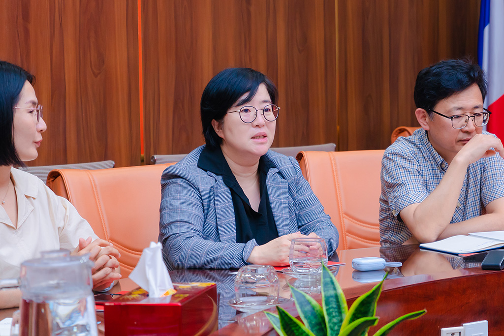 GS.TS Kim Eun Hee - Trưởng Văn phòng Hợp tác Quốc tế Đại học Quốc gia Jeju chia sẻ tại sự kiện