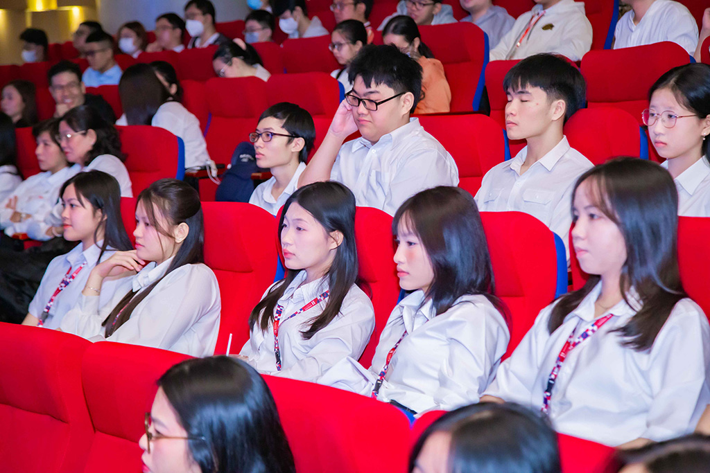 Ngày truyền thống Khoa Dược HIU 2025: Dấu ấn 16 năm và hành trình vươn tới tương lai