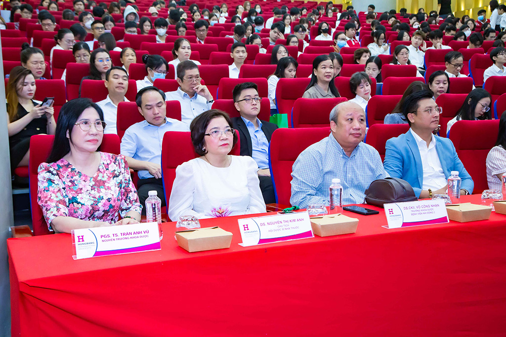 Ngày truyền thống Khoa Dược HIU 2025: Dấu ấn 16 năm và hành trình vươn tới tương lai