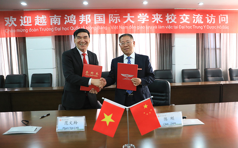 HIU hợp tác toàn diện trong đào tạo và nghiên cứu với Đại học Trung y Dược Hồ Bắc