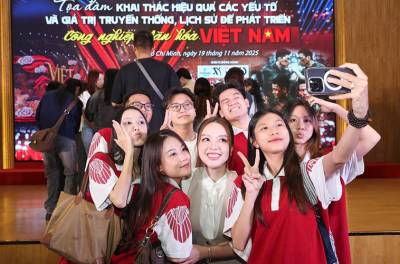 Sinh viên truyền thông HIU và bài học thực tế từ Tọa đàm công nghiệp văn hóa