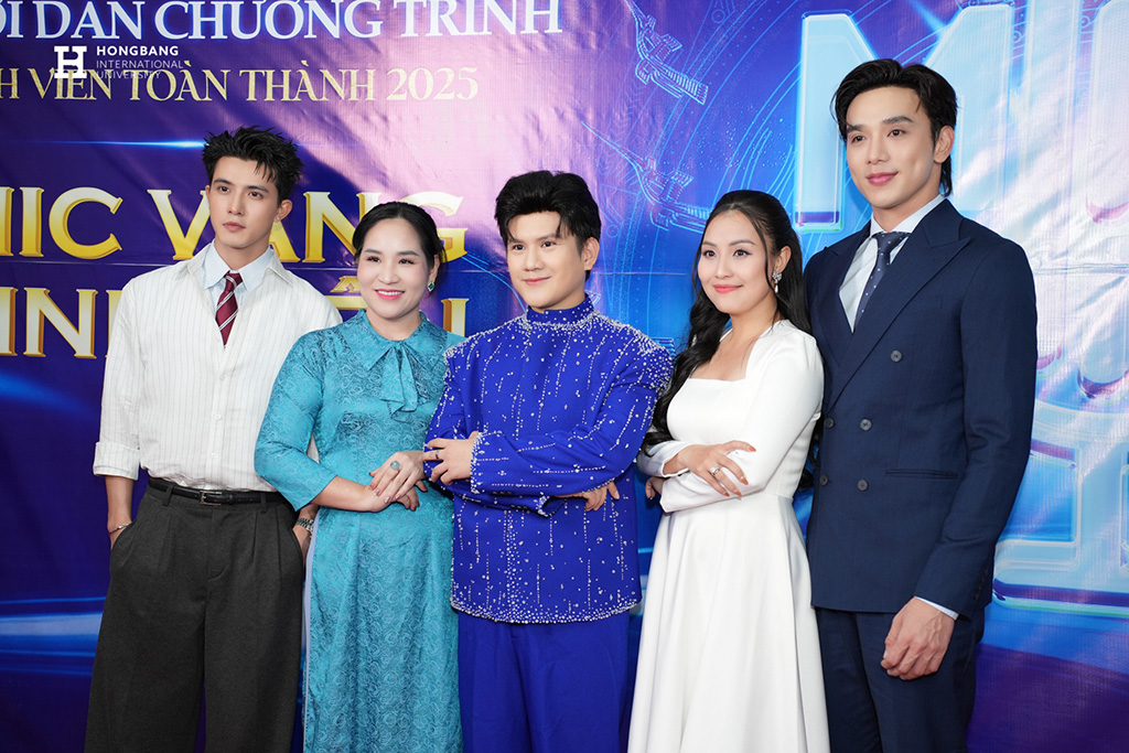 Ban giám khảo vòng chung kết (Diễn viên Trần Ngọc Vàng – Tiến sĩ Tô Nhi A – Thạc sĩ MC Hoàng Vũ – MC Khánh Ly – Diễn viên Thuận Nguyễn)