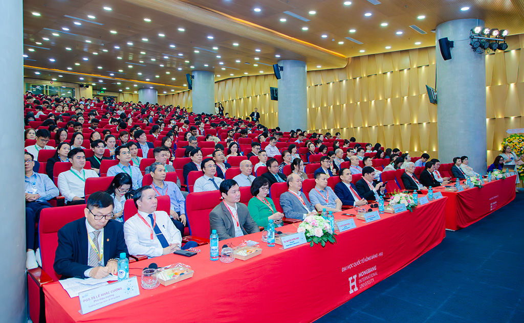 Hội nghị quy tụ đông đảo chuyên gia trong nước và quốc tế trong lĩnh vực kinh tế y tế và đánh giá công nghệ y tế.