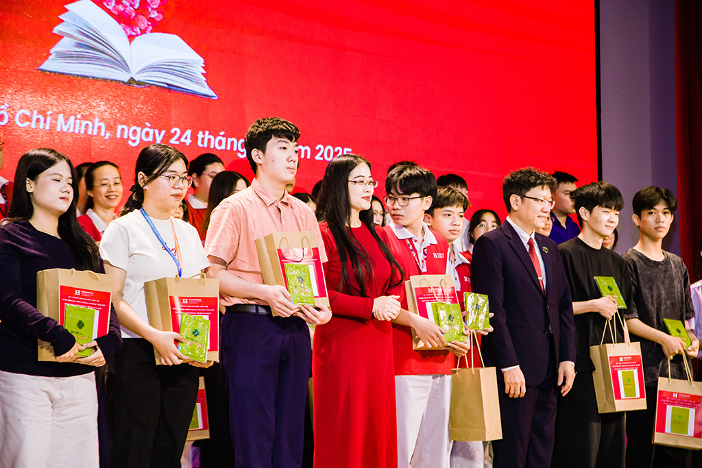 Chương trình "Truyền thông tri thức 2025" do Trung tâm Thôn tin - Thư viên HIU tổ chức 