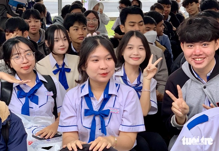 Học sinh dự chương trình tư vấn tuyển sinh - hướng nghiệp 2025 do báo Tuổi Trẻ phối hợp các đơn vị tổ chức