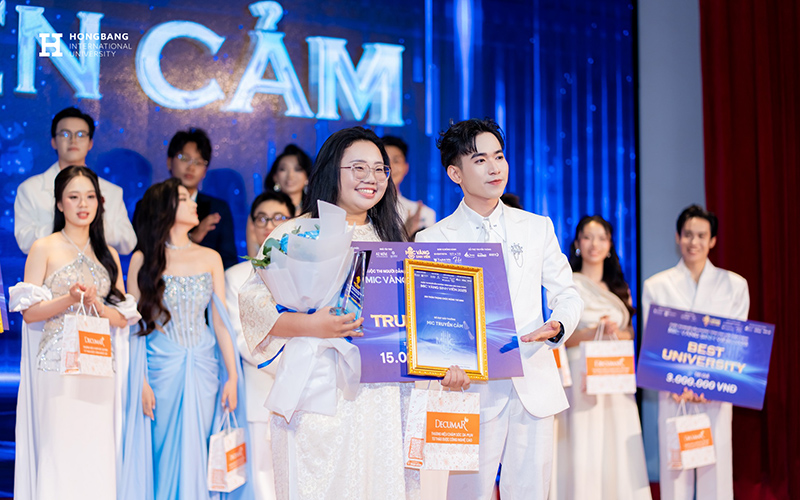 Sinh viên HIU đạt hai giải tại chung kết MIC VÀNG SINH VIÊN 2025