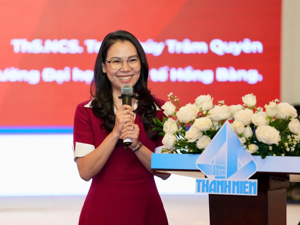 ThS.NCS Trâm Quyên trao đổi nhiều thông tin thời sự tại tọa đàm