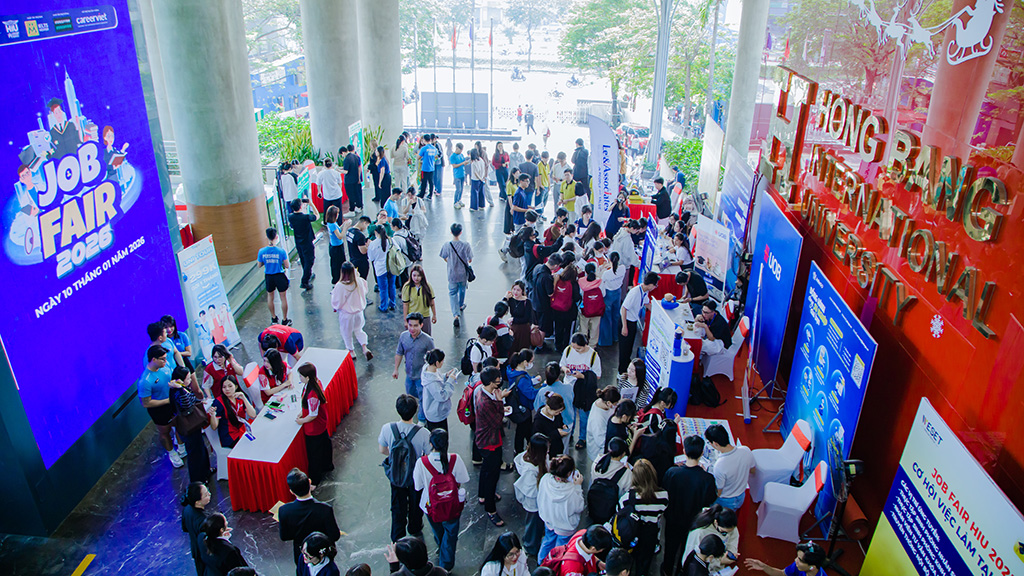 Toàn cảnh Lễ khai mạc Ngày hội Triển lãm và Tuyển dụng - Job Fair 2026 tại Trường Đại học Quốc tế Hồng Bàng