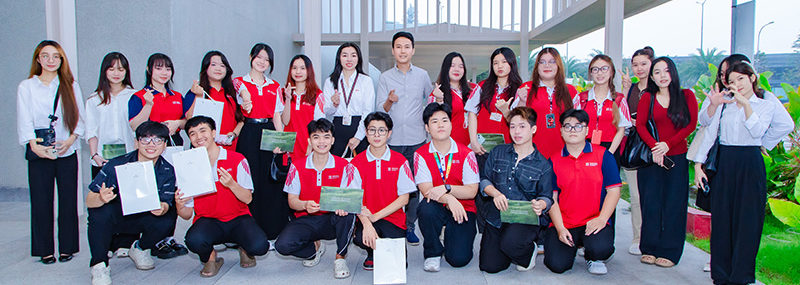 Sinh viên HIU trải nghiệm mô hình nhà hàng đa mô hình tại Zumstart Joint Stock Company