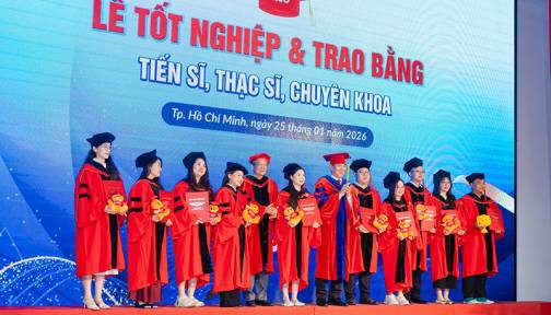 Trường Đại học Quốc tế Hồng Bàng trao bằng tốt nghiệp cho 434 tiến sĩ, thạc sĩ, chuyên khoa