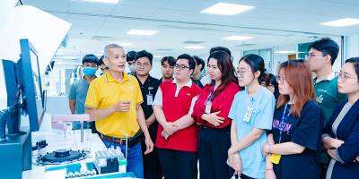 Sinh viên Xét nghiệm Y học HIU tiếp cận công nghệ chẩn đoán hiện đại tại Tập đoàn Roche