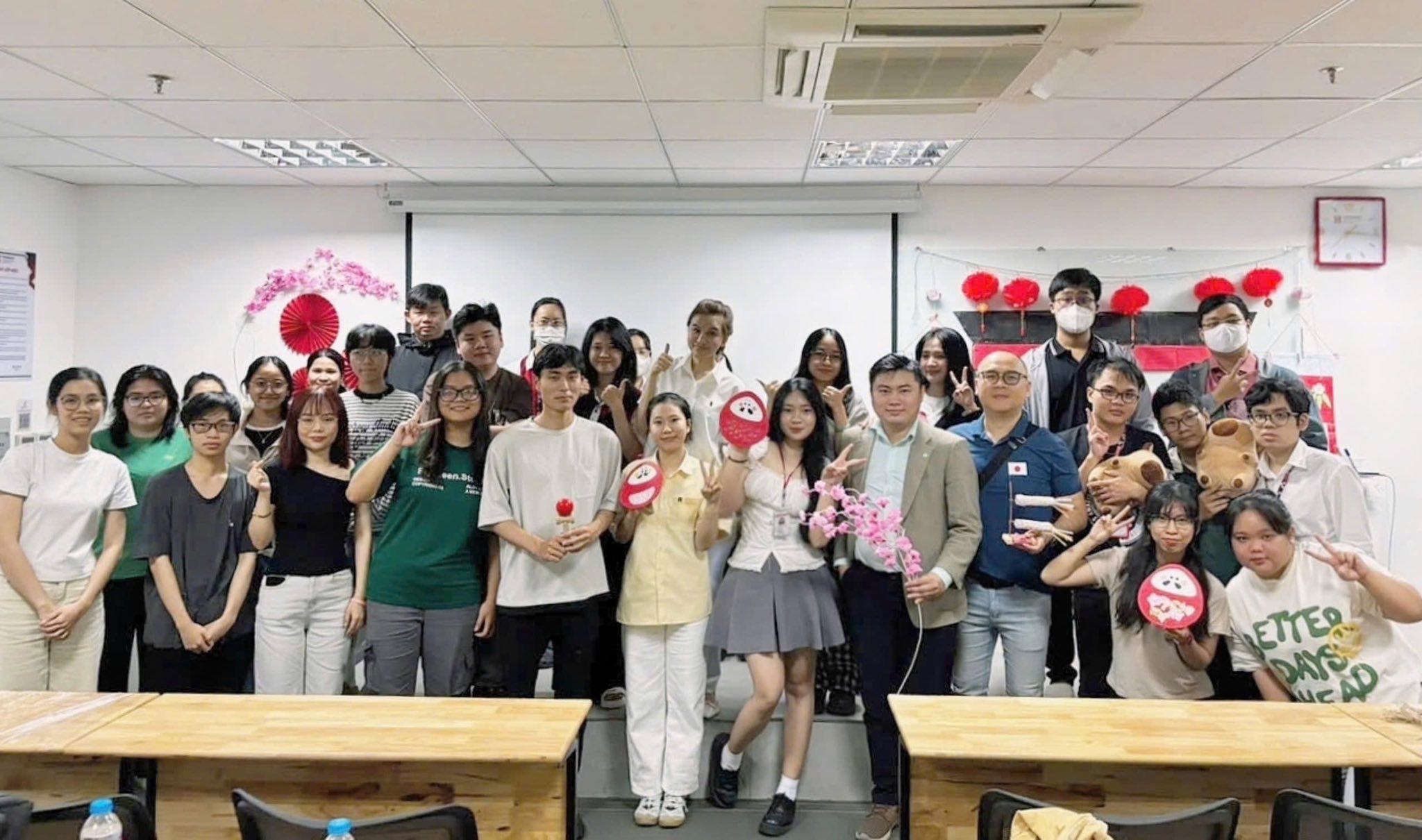 KIZUNA – NHỮNG KHOẢNH KHẮC MỞ ĐẦU