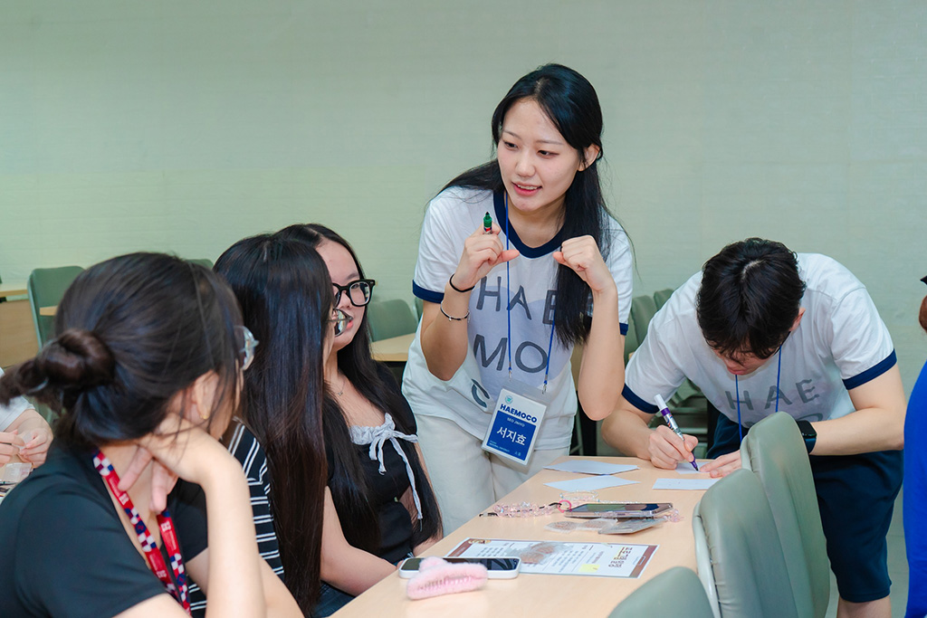 Sinh viên HIU và sinh viên Hàn Quốc cùng tham gia các hoạt động giao lưu, trải nghiệm văn hóa.