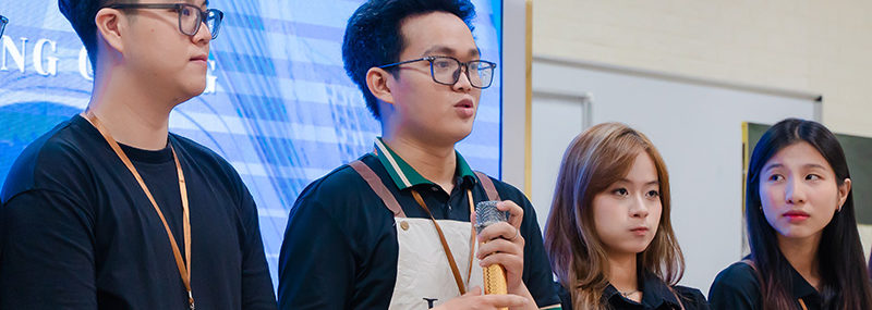 Sinh viên truyền thông HIU bảo vệ đồ án theo mô hình pitching