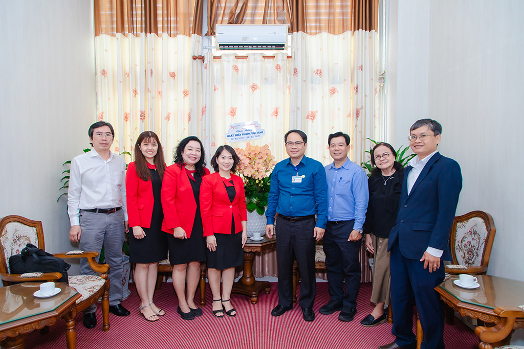 Trường Đại học Quốc tế Hồng Bàng chúc mừng Bệnh Viện Chợ Rẫy nhân ngày Thầy Thuốc Việt Nam 27/02