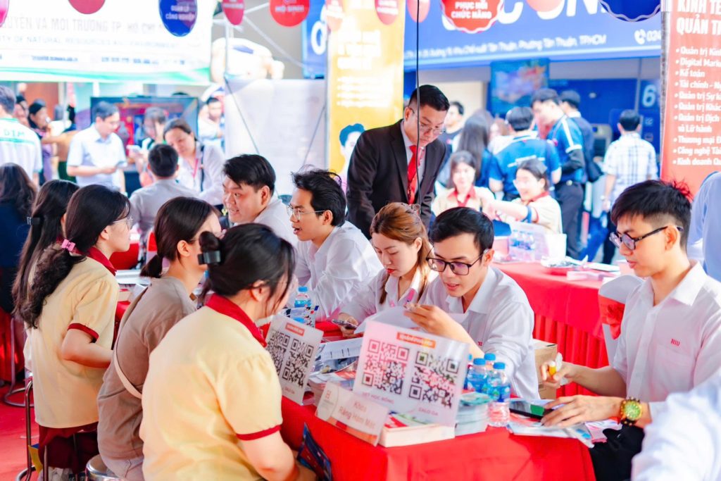 Học 2 bằng đại học cùng lúc có khó không