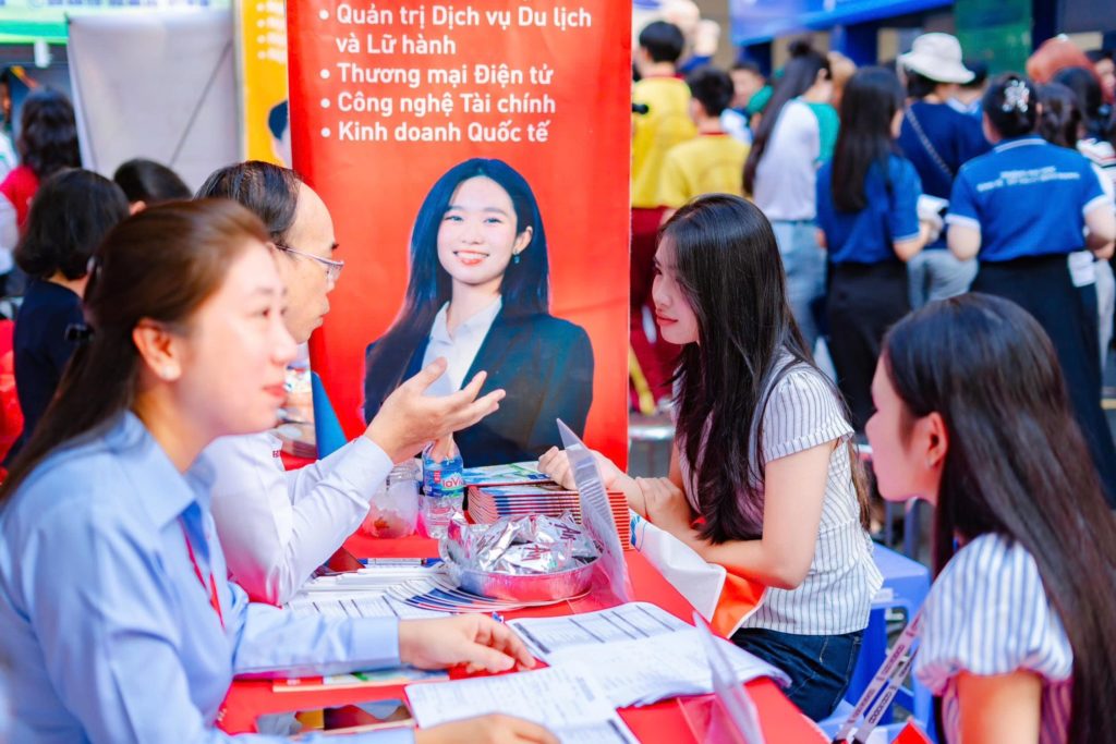 Lớp 12 mới chọn ngành có muộn không