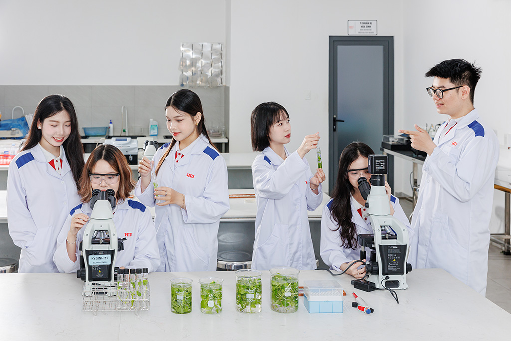 Chương trình đào tạo Công nghệ sinh học trang bị cho sinh viên kiến toàn diện lẫn kỹ năng thực hành nghề nghiệp vững vàng