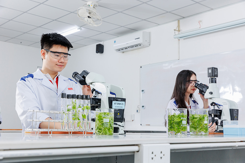 Sinh viên được tạo điều kiện thực hành  chuyên sâu, trực tiếp thao tác và vận hành thiết bị