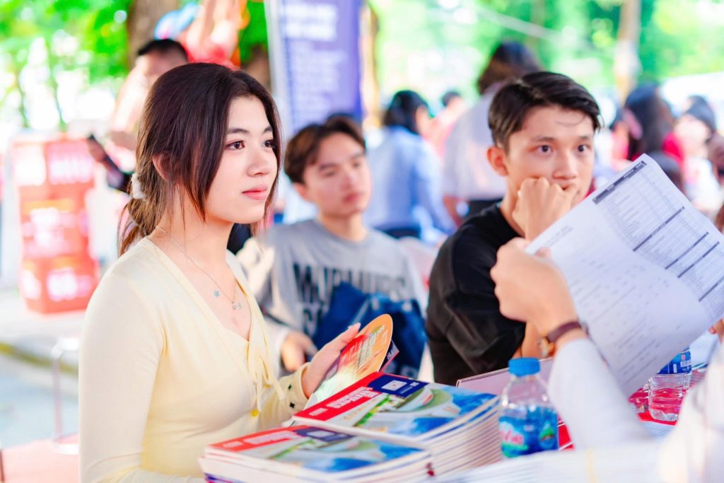 Top 7 ngành dễ xin việc 2026