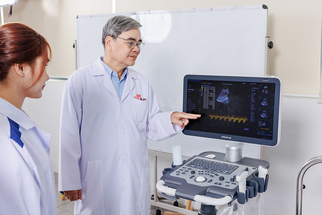 Thực hành chẩn đoán hình ảnh giúp sinh viên làm chủ công nghệ y học tiên tiến.