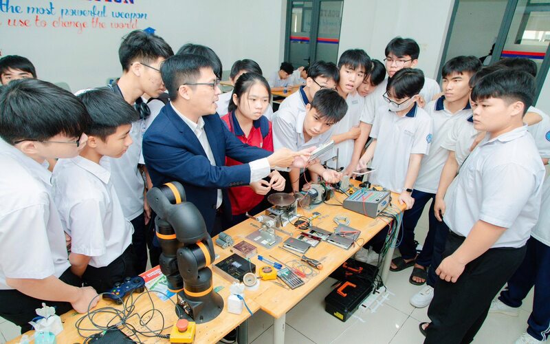 Ngành nào đang “khát” nhân lực nhất hiện nay? Cập nhật 2026