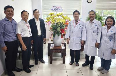 Đào tạo y khoa không thể chỉ trong giảng đường