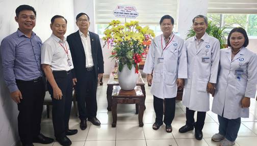 Đào tạo y khoa không thể chỉ trong giảng đường