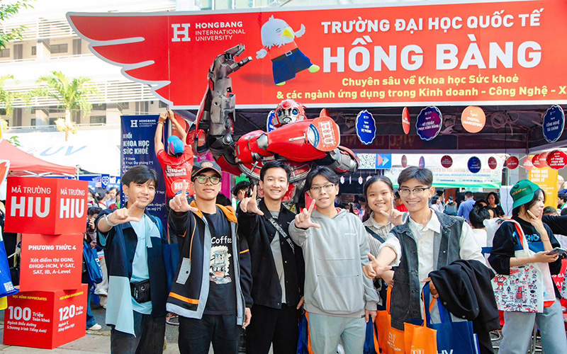 HIU tư vấn trực tiếp cho hàng ngàn học sinh tại Ngày hội tuyển sinh 2026