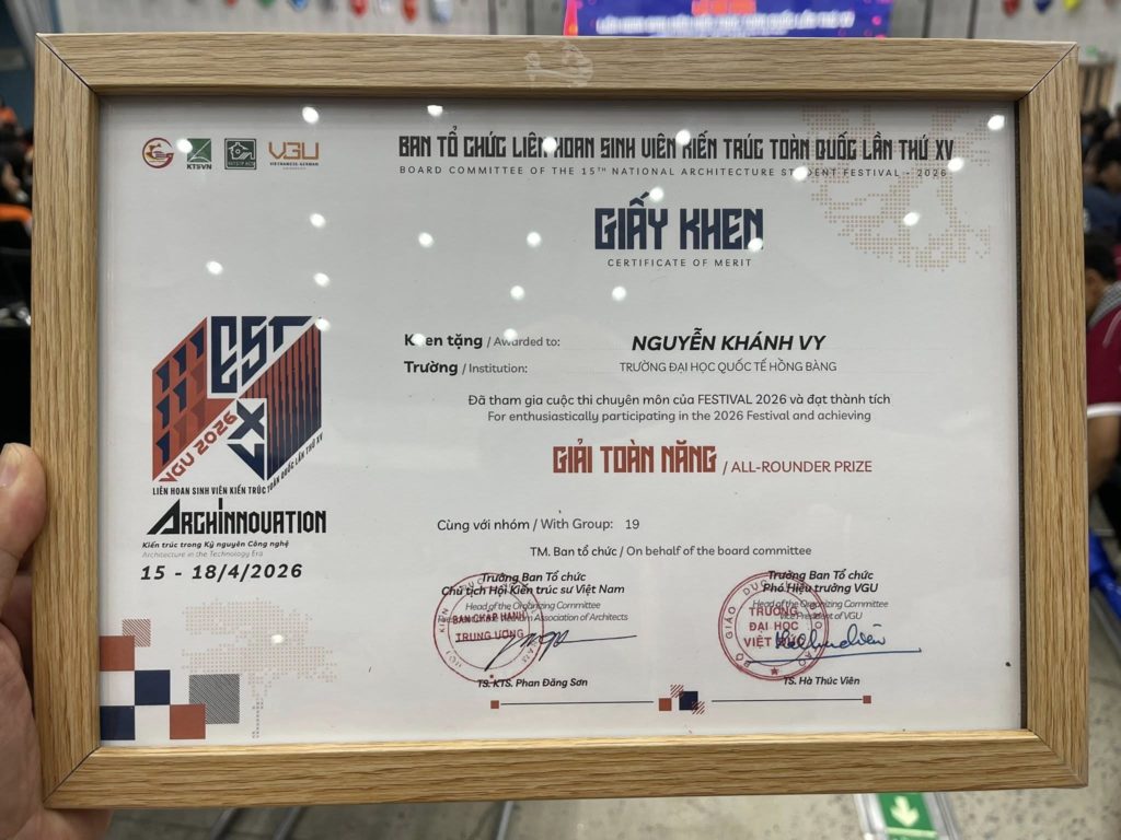 Giấy khen Giải Toàn nănng thuộc về sinh viên Nguyễn Khánh Vy (HIU