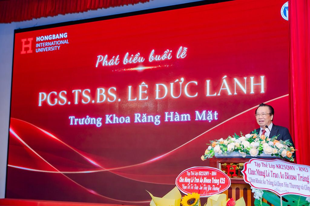 PGS.TS.BS Lê Đức Lánh - Trưởng khoa Khoa Răng Hàm Mặt phát biểu tại buổi Lễ trao áo blouse trắng cho sinh viên K25