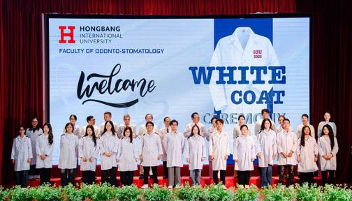 HIU trao áo blouse trắng cho sinh viên Răng Hàm Mặt K25