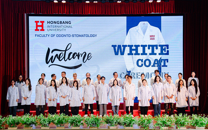 HIU trao áo blouse trắng cho sinh viên Răng Hàm Mặt khóa 2025