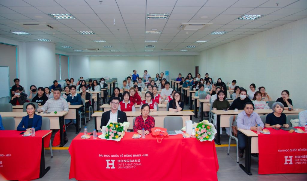 Hội nghị thu hút sự tham dự của các chuyên gia, giảng viên, nhà nghiên cứu và sinh viên quan tâm đến tác động của AI đối với việc làm tương lai.