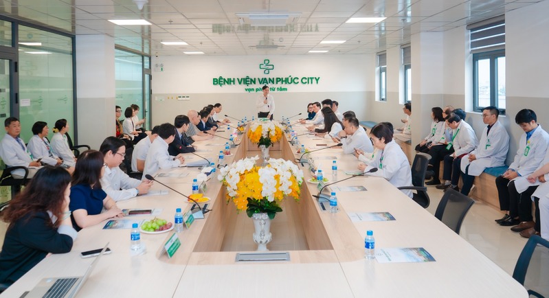 Khi nhiều Giáo sư, Bác sĩ đầu ngành cùng ngồi lại để “bàn” về một bệnh viện đại học
