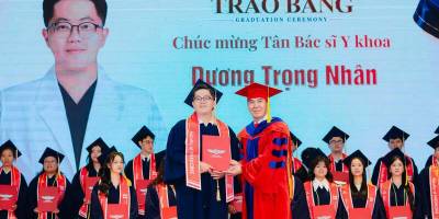 HIU trao bằng cho khóa Bác sĩ Y khoa đầu tiên