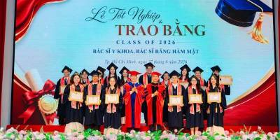 HIU trao bằng cho khóa Bác sĩ Y khoa đầu tiên